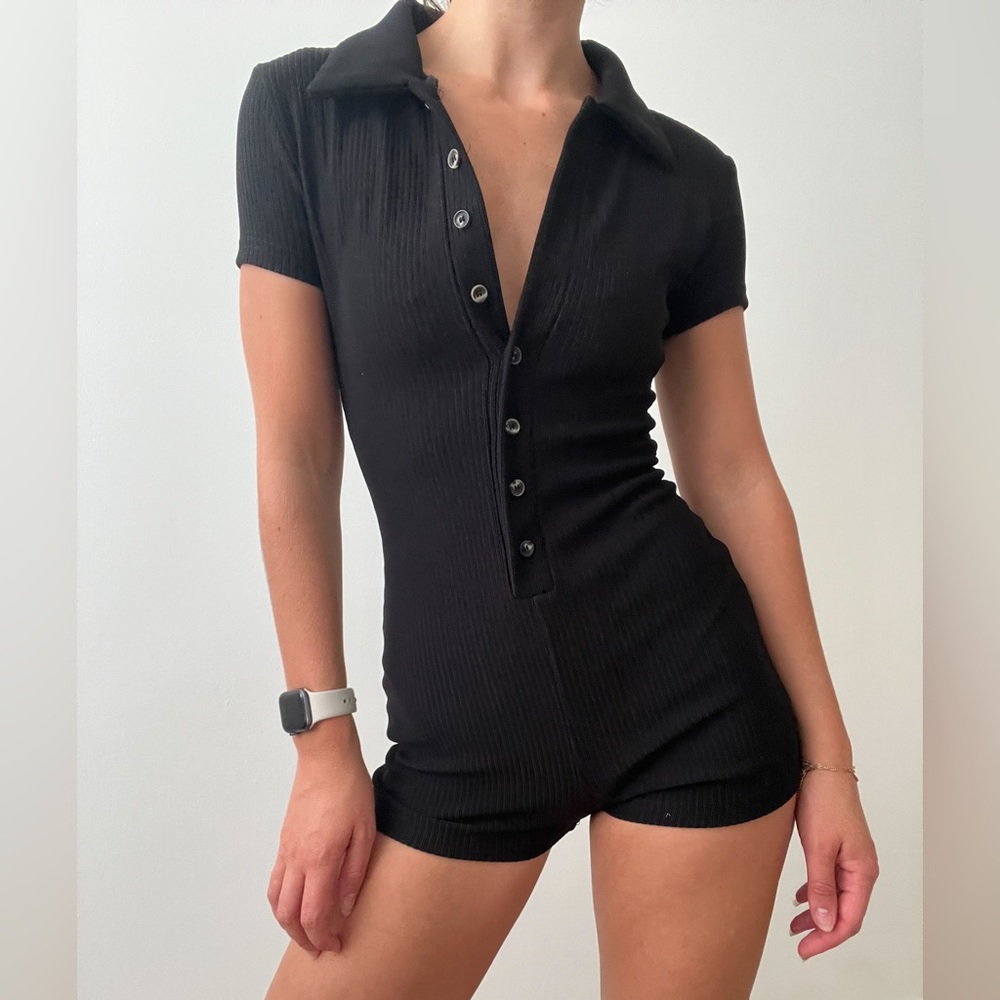 Black Button-Up Bodysuit edikted
